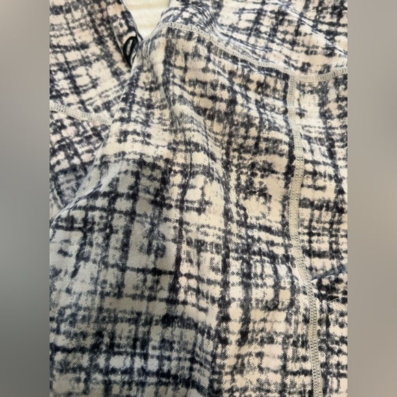 P'tula Black and White Patterned leggings - Picture 7 of 8